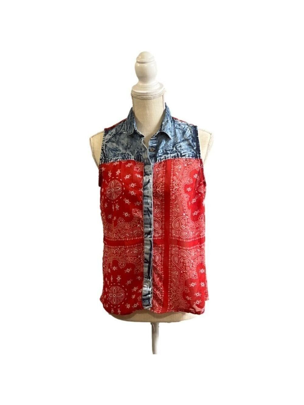 Women's Fashion Web Bandana Style Sleeveless Button Up Shirt. Western. Size L
